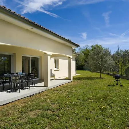 Villa • Paisible • Hostisy